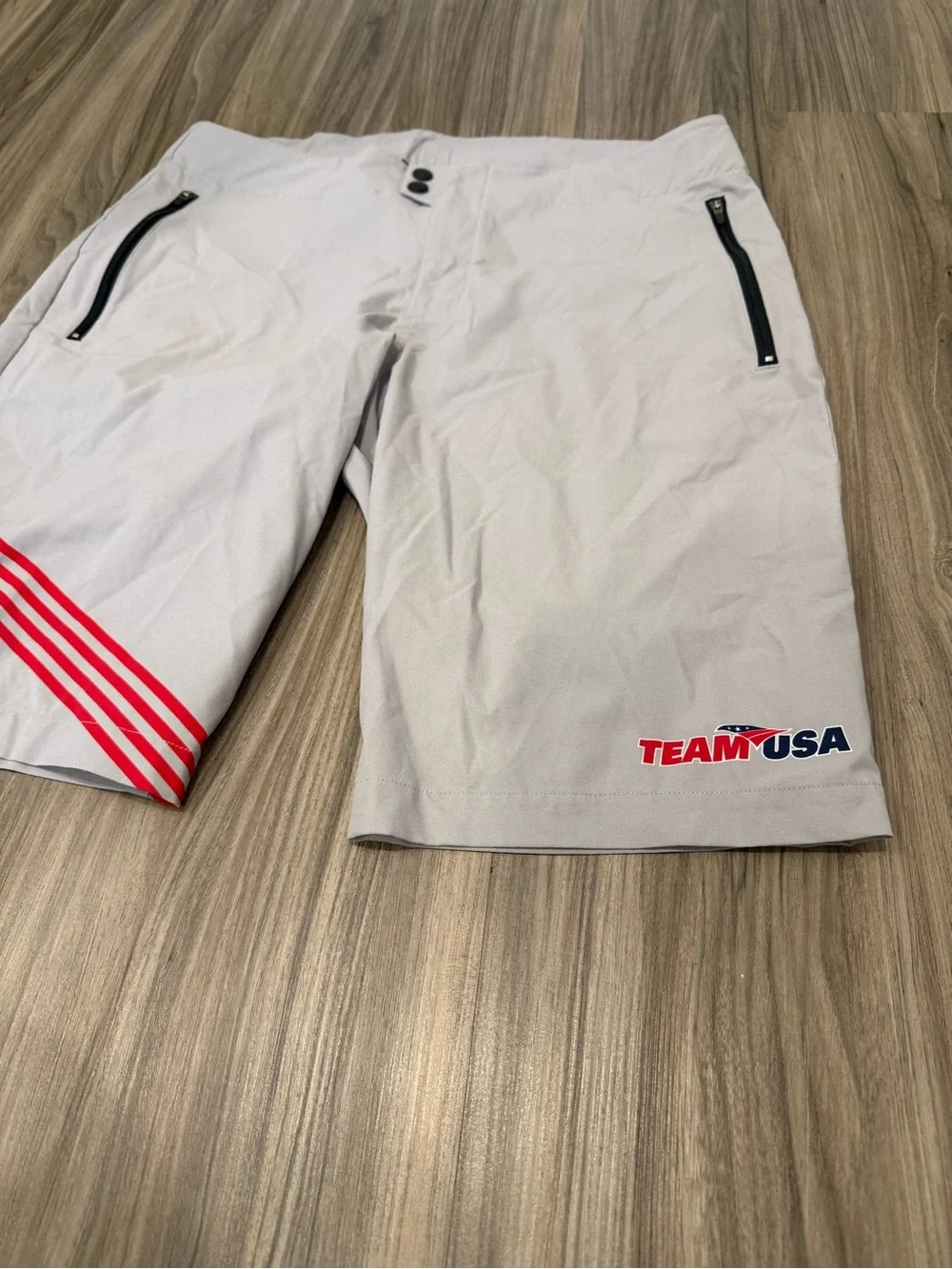 USA Triathlon Pearl Izumi Light Gray Athletic Shorts with Red Accents - Size L